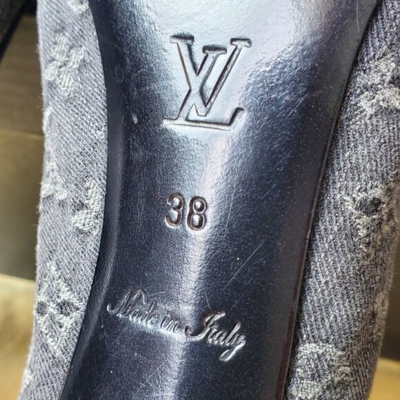 LOUIS VUITTON Monogram Canvas/Leather Heels - Picture 8 of 10